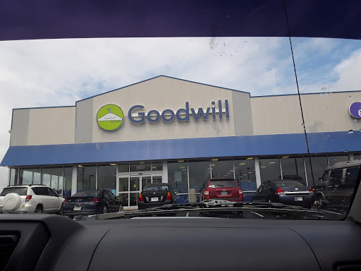Goodwill Store, 2260 IN-7, North Vernon, IN 47265, USA, 