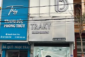 Traky hair salon image