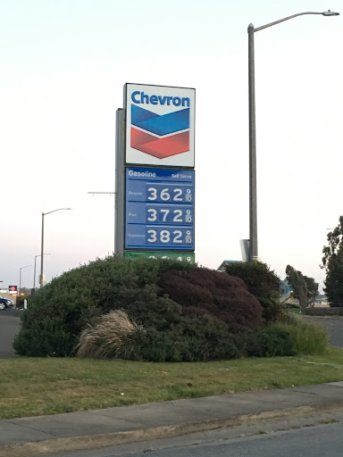 Gas Station «Chevron Fort Bragg», reviews and photos, 810 S Main St, Fort Bragg, CA 95437, USA