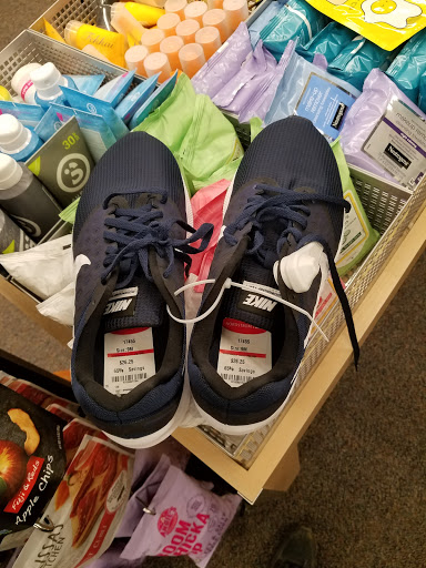 Department Store «Nordstrom Rack Woodfield», reviews and photos, 1520 E Golf Rd, Schaumburg, IL 60173, USA