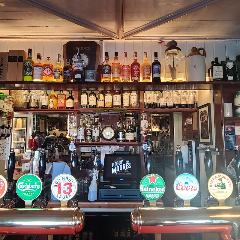 Peggy Moores Pub, Bar Food & Hostel