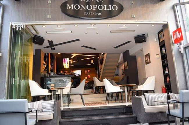 Monopolio cafe bar