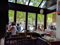 Atmosphère du Restaurant Côté Canal à Paris - n°1