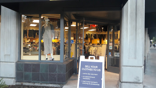 Used Clothing Store «Crossroads Trading Co», reviews and photos, 5901 College Ave, Oakland, CA 94618, USA