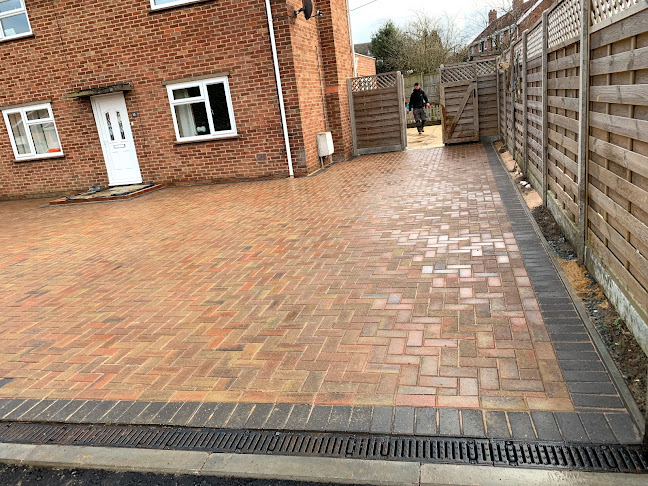 Comments and reviews of Norwich Paving & Landscaping Ltd