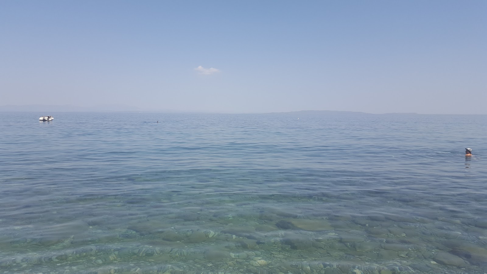 Foto van Paralia Livadiou II met blauw puur water oppervlakte