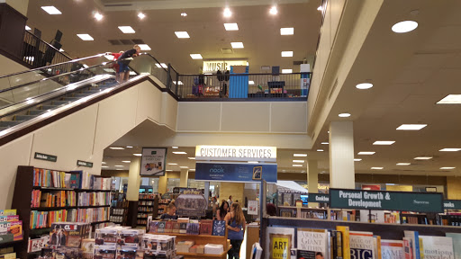 Book Store «Barnes & Noble Booksellers Clackamas Town Ctr Mall», reviews and photos, 12000 SE 82nd Ave, Portland, OR 97086, USA