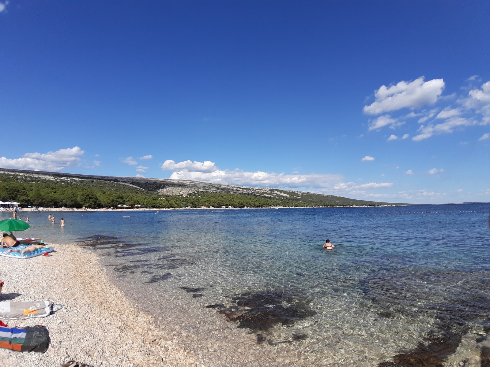 Photo de Simuni III beach avec caillou fin clair de surface