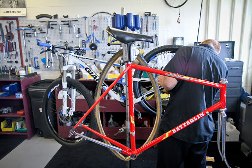 Bicycle Store «Bicycle Garage Indy & BGI Fitness - Greenwood», reviews and photos, 997 E County Line Rd, Greenwood, IN 46143, USA