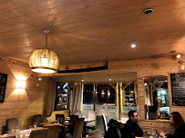 Atmosphère du Restaurant Le Petit Charbon de Bois à Les Deux Alpes - n°2