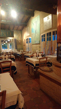 Atmosphère du Restaurant Grec Le Bouzouki à Villeneuve-lès-Avignon - n°10