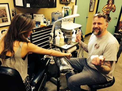 Tattoo Shop «Yankee Doodle Dandy Tattoo», reviews and photos, 2322 University Ave, Des Moines, IA 50311, USA