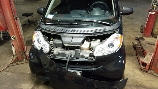 Auto Body Shop «Rogers Park Auto Body Shop», reviews and photos, 6828 N Clark St, Chicago, IL 60626, USA