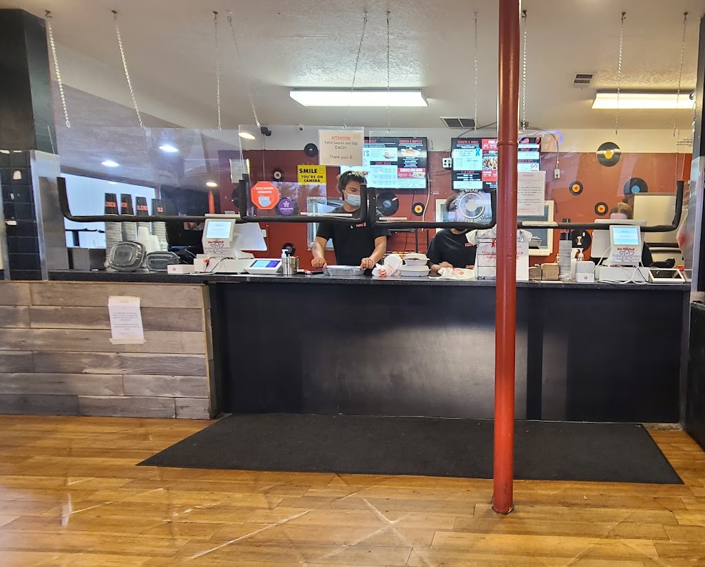 Kiki's Chicken Place 95841