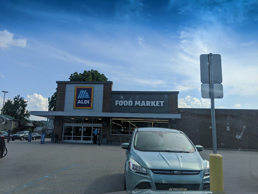 Supermarket «ALDI», reviews and photos, 434 12th St, Dunbar, WV 25064, USA