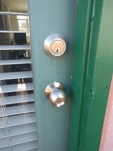 Locksmith «R.O.N Locksmith», reviews and photos, 644 W Addison St, Chicago, IL 60613, USA