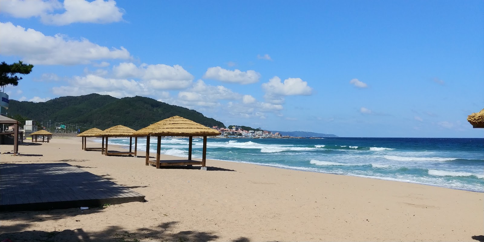 Fotografie cu Jangsa Beach cu nivelul de curățenie înalt
