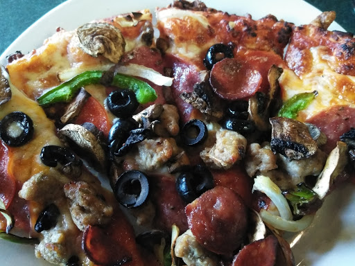 Pizza Restaurant «Round Table Pizza - University Place, WA», reviews and photos, 7011 27th St W, University Place, WA 98466, USA