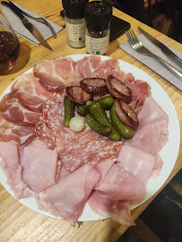 Charcuterie du Restaurant français La Ferme Des Mélèzes à Noiseau - n°8