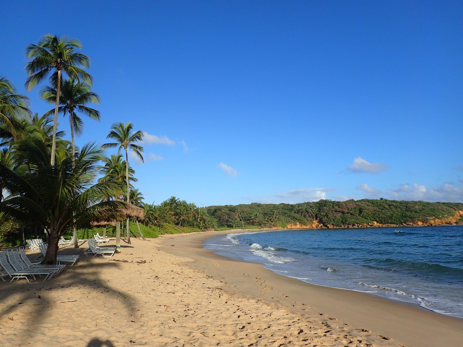 Playa De Los Tocones 🏖️ Dorado, Puerto Rico - gedetailleerde kenmerken,  kaart, foto's, image size:1600x1200