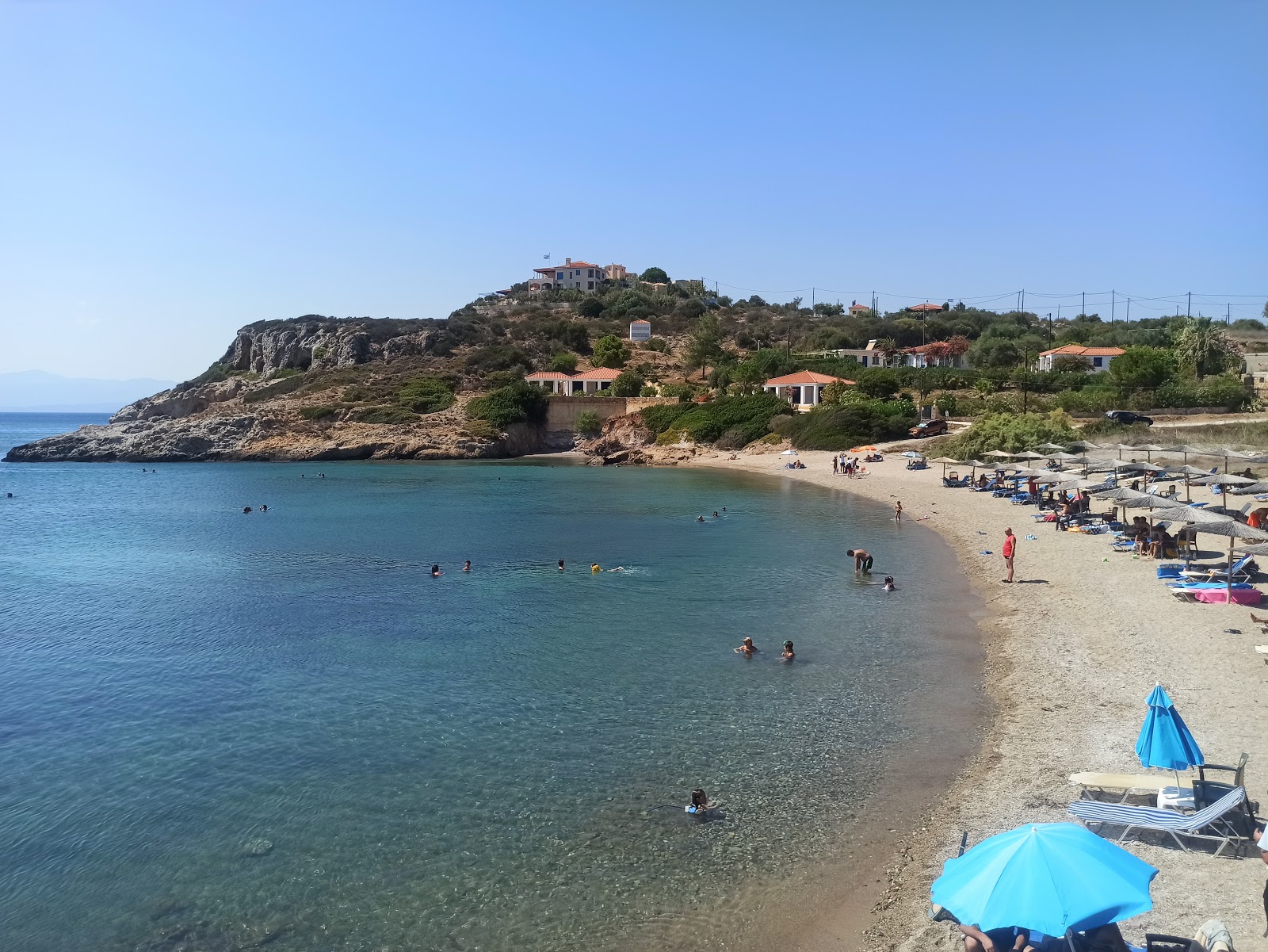 Foto di Viandini beach con una superficie del sabbia marrone