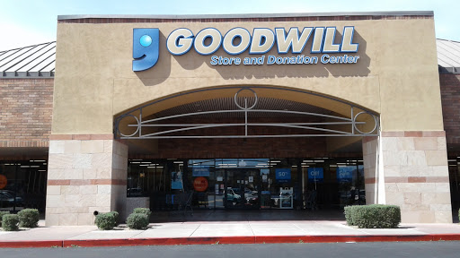 Thrift Store «Thunderbird & Scottsdale Goodwill Retail Store & Donation Center», reviews and photos, 14202 N Scottsdale Rd, Scottsdale, AZ 85254, USA