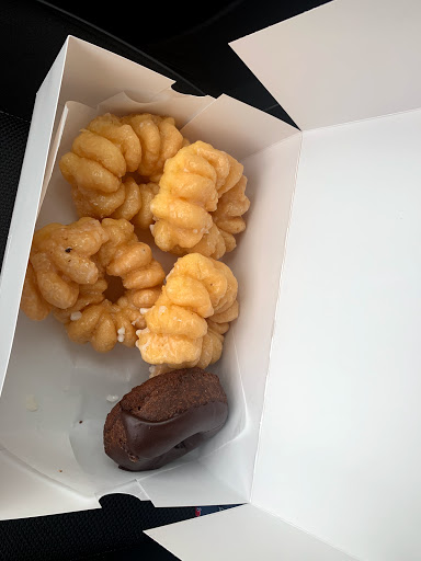 Donut Shop «Donut Day», reviews and photos, 18955 SW Tualatin Valley Hwy, Beaverton, OR 97006, USA