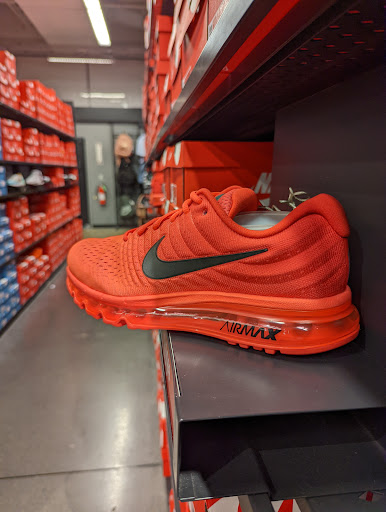 Clothing Store «Nike Factory Store», reviews and photos, 1650 Premium Outlet Blvd #601, Aurora, IL 60502, USA