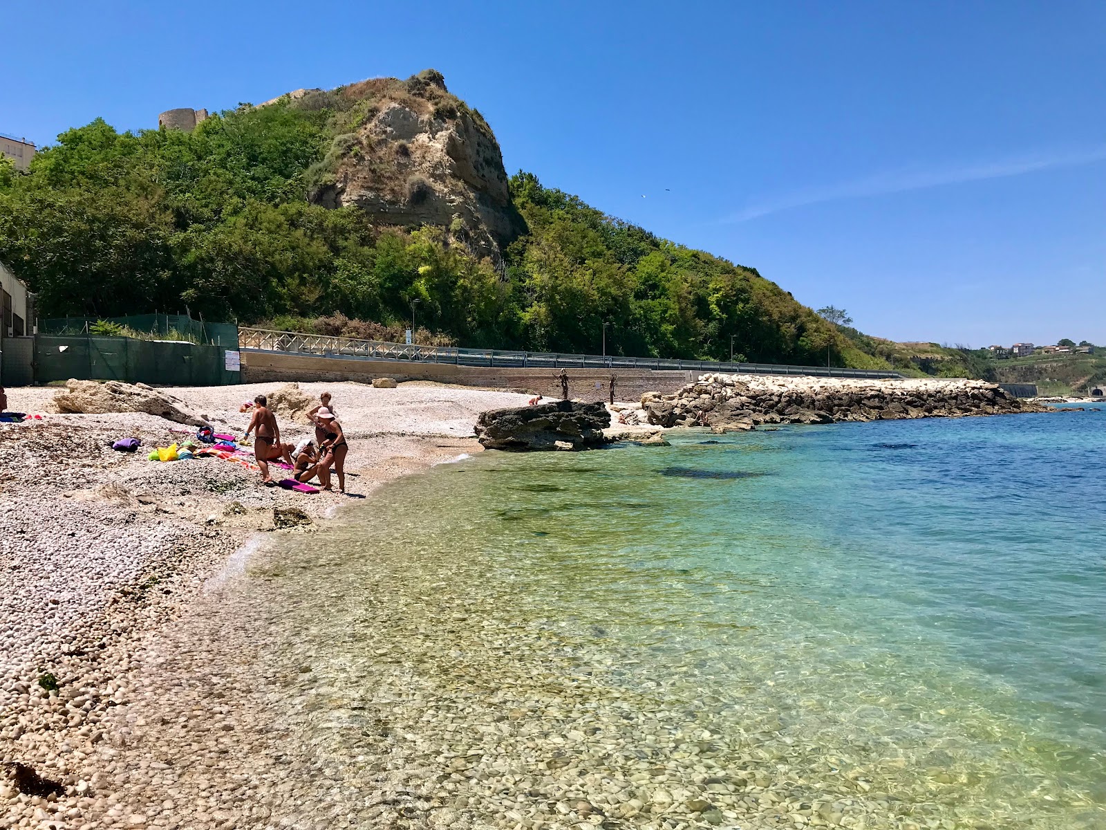 Foto di Ritorna Beach con una superficie del ciottoli grigi