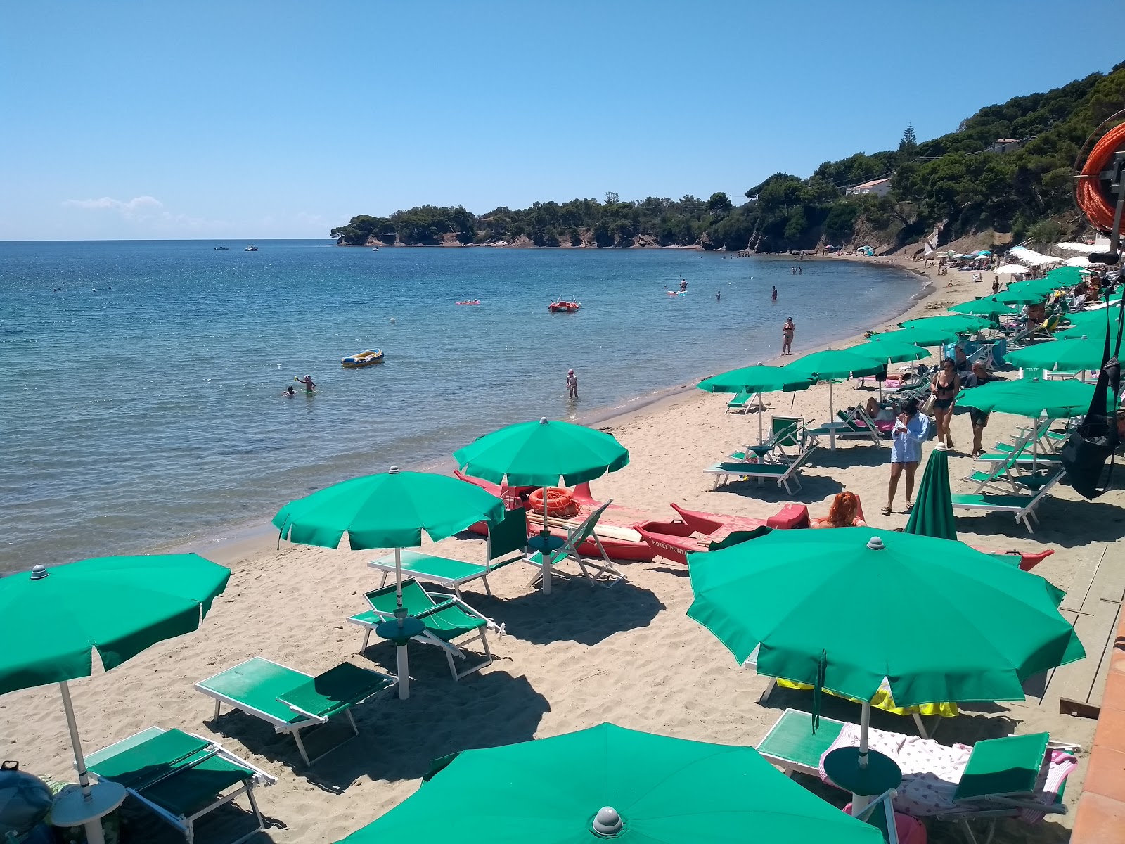 Foto von Ogliastro Marina beach mit brauner sand Oberfläche