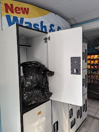 Vineland Coin Laundry - Self-service Laundry, Wash & Fold, Purified & Alkaline Drinking Water Vending - Photo 5 - Car repair in Baldwin Park, CA, Pomona