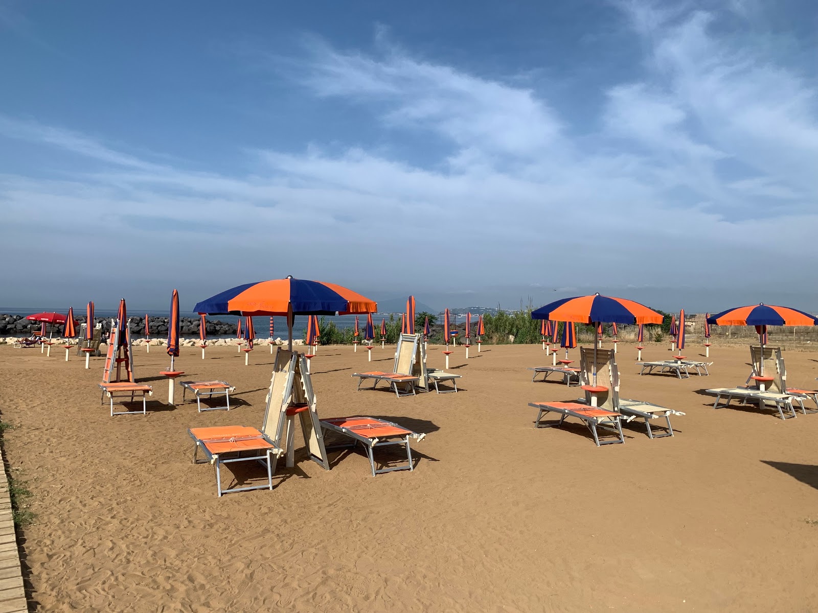 Foto van Spiaggia di Bagnoli met turquoise puur water oppervlakte
