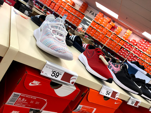 Shoe Store «Famous Footwear», reviews and photos, 1309 S Park St, Carrollton, GA 30117, USA