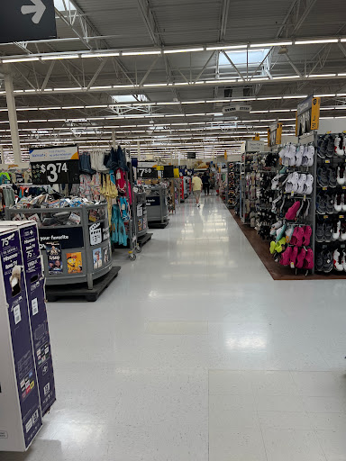 Department Store «Walmart Supercenter», reviews and photos, 30729 Lyon Center Dr, New Hudson, MI 48165, USA