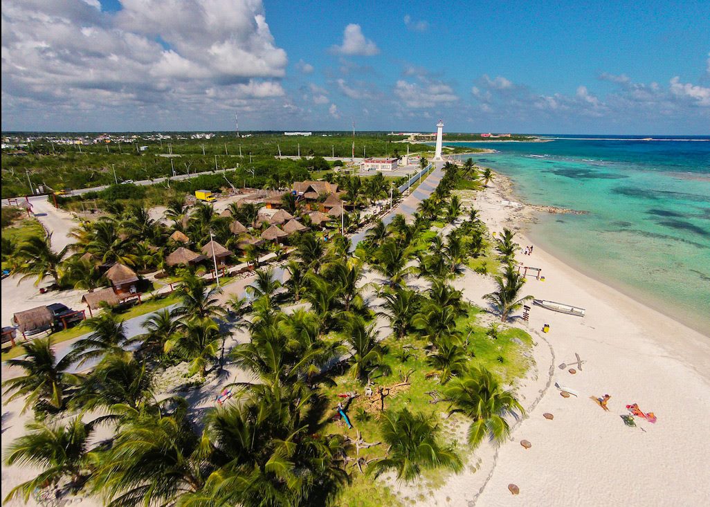 Foto von Mahahual beach mit türkisfarbenes wasser Oberfläche