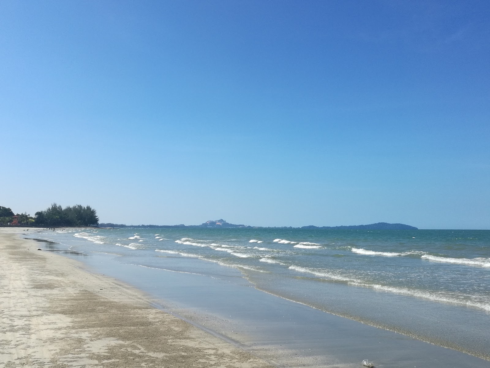 Beserah Beach'in fotoğrafı - rahatlamayı sevenler arasında popüler bir yer