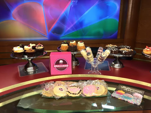 Cupcake Shop «Smallcakes: A Cupcakery of Naperville», reviews and photos, 115 E Ogden Ave #119, Naperville, IL 60563, USA