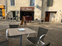 Atmosphère du Restaurant Le Jouvin à Saint-Junien - n°1