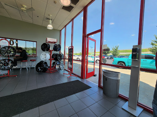 Tire Shop «Discount Tire Store - Clarksville, TN», reviews and photos, 1111 Merchants Blvd, Clarksville, TN 37040, USA