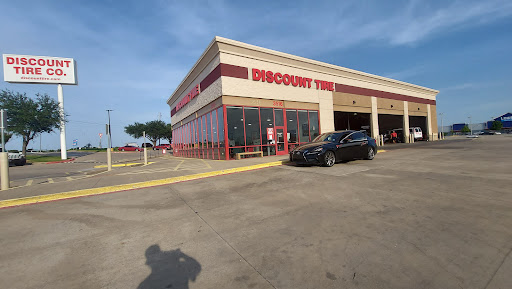 Tire Shop «Discount Tire Store - Irving, TX», reviews and photos, 3516 W Airport Fwy, Irving, TX 75062, USA