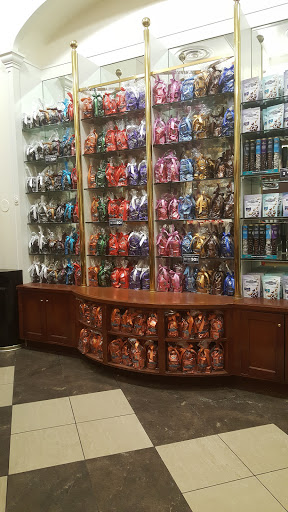 Chocolate Shop «Ghirardelli Ice Cream and Chocolate Shop», reviews and photos, 830 N Michigan Ave, Chicago, IL 60611, USA