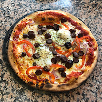 Plats et boissons du Pizzeria Pizza Salammbo à Orgeval - n°4
