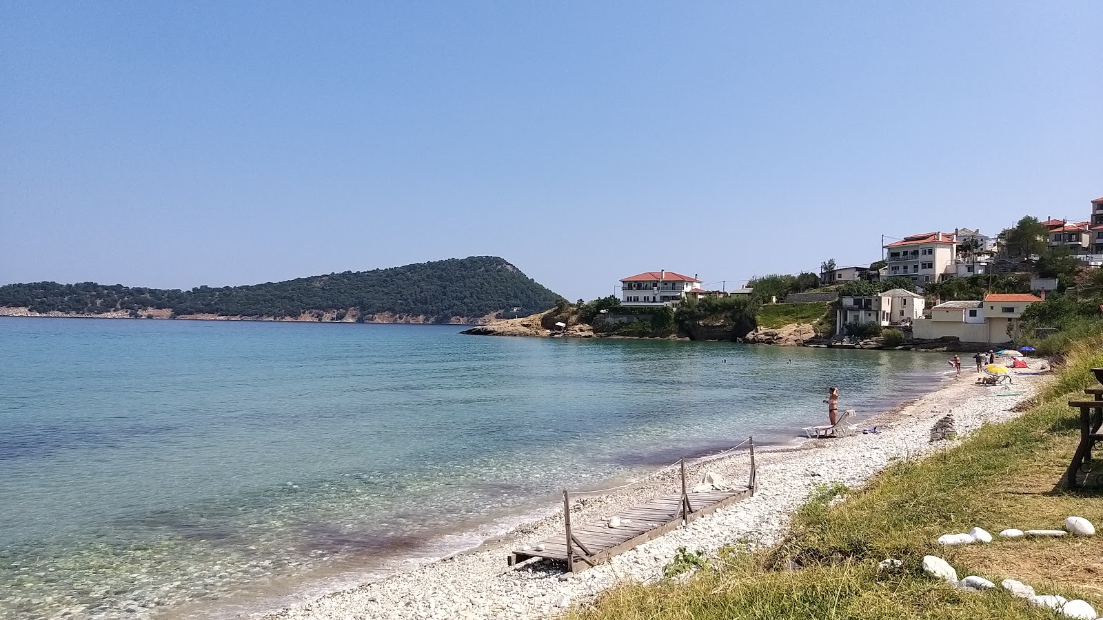 Photo de Koinira beach - endroit populaire parmi les connaisseurs de la détente
