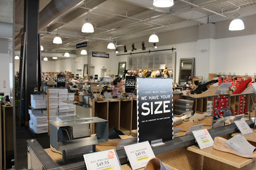 Shoe Store «DSW Designer Shoe Warehouse», reviews and photos, 10400 Old Georgetown Rd, Bethesda, MD 20814, USA