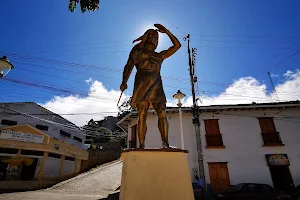 Monument to the Indian Paltas image