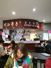 Atmosphère du Restaurant 川江号子 Saveur du Sichuan à Paris - n°6