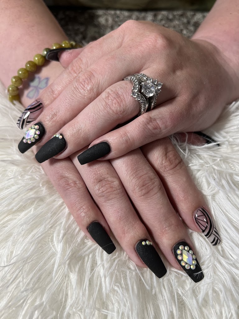 V Nails & Spa 73072