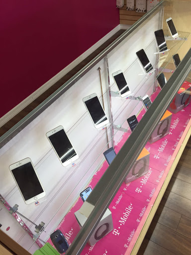 Cell Phone Store «TELLFIX Simple Mobile Solutions», reviews and photos, 4815 E Busch Blvd #102, Tampa, FL 33617, USA