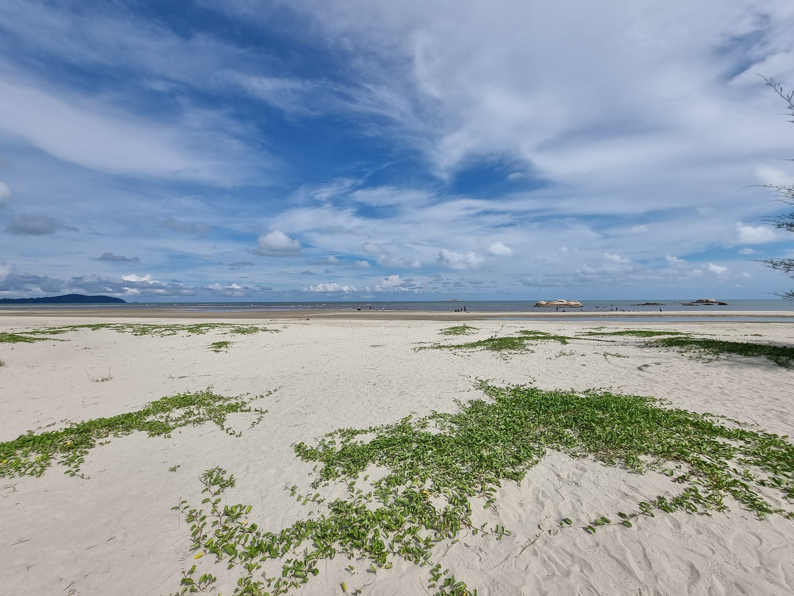 Foto av Balok Beach med turkosa vatten yta