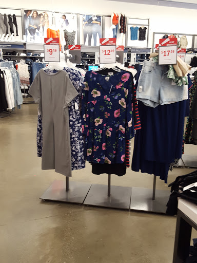 Clothing Store «Old Navy», reviews and photos, 1425 Som Center Rd, Mayfield Heights, OH 44124, USA